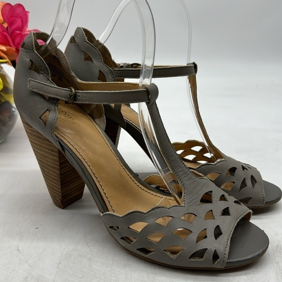 Crown Vintage Tea Cup Gray Cut Out Leather Gray Leather Sandals Size 9 MCH4979B - Picture 3 of 12